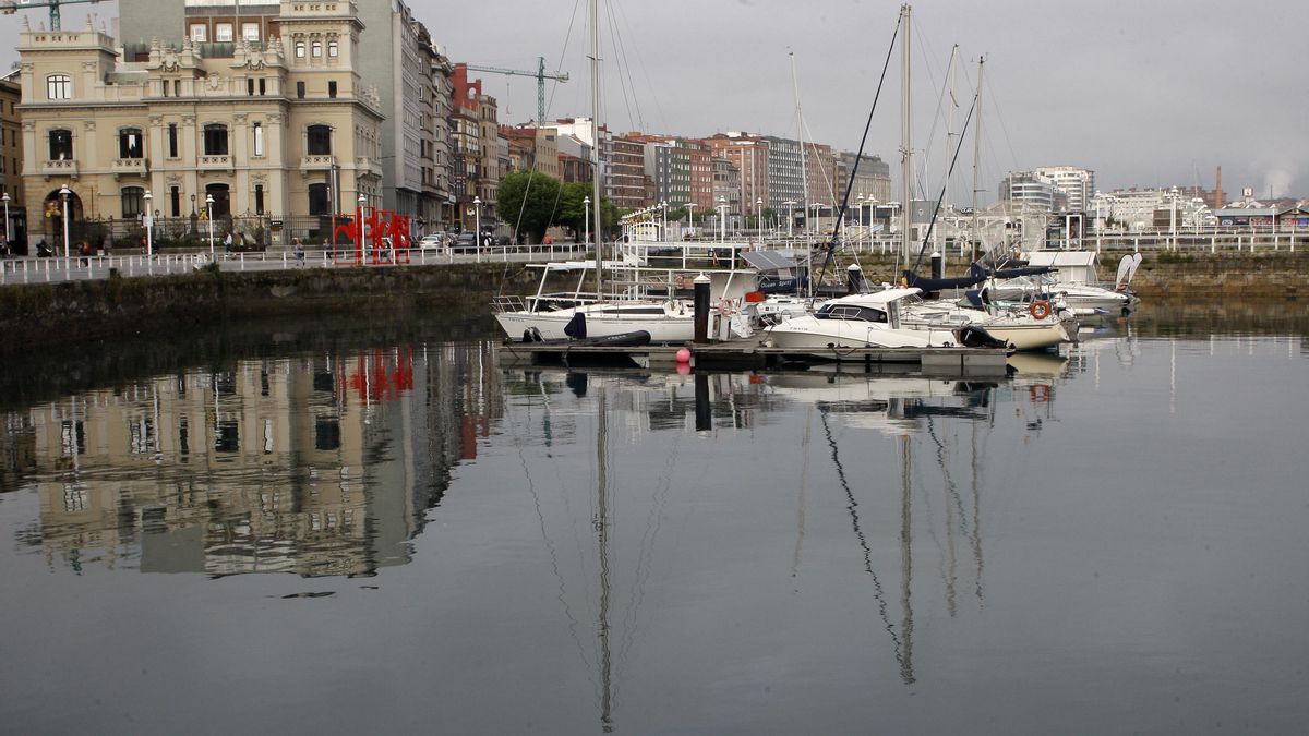 Vista del puerto deportivo de Gijón este martes.