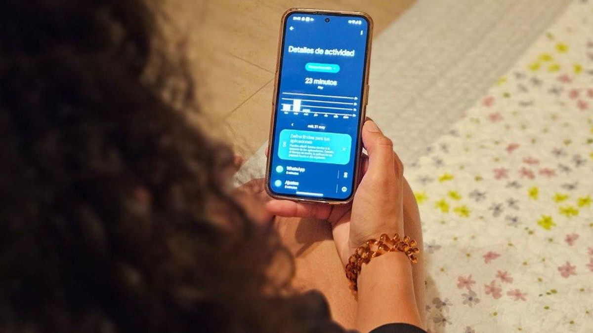 El tiempo de uso diario del móvil de Jhenifer, de 24 años.
