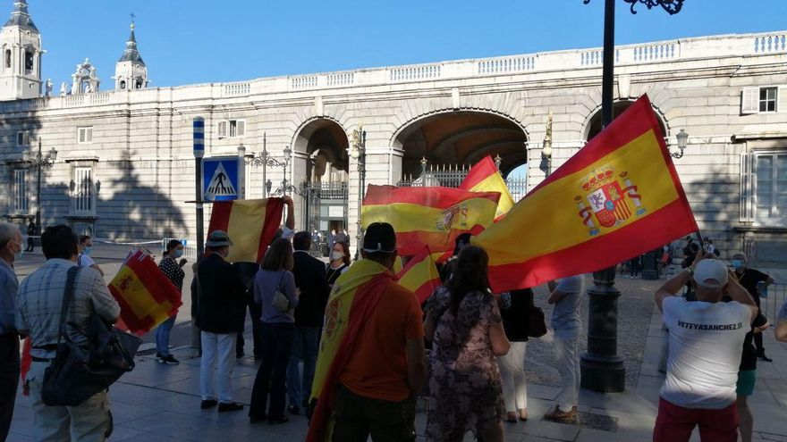Protesta contra el Gobierno frente al Palacio Real.
