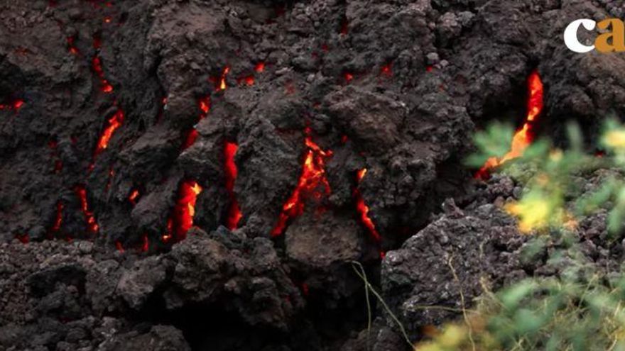 "No puedes dormir, es agobiante": el estruendo de la erupción en La Palma no cesa e incrementa la ansiedad en la población