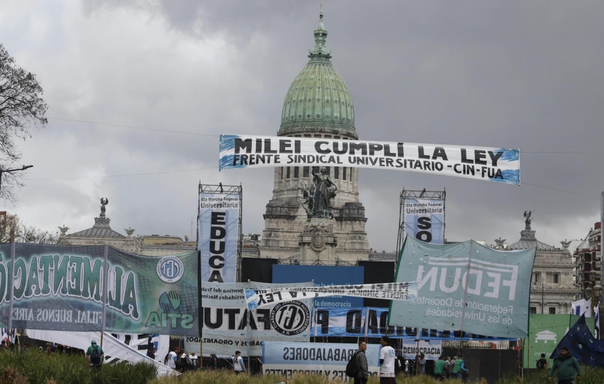 La quinta Marcha Federal Universitaria en las puertas del Congreso.