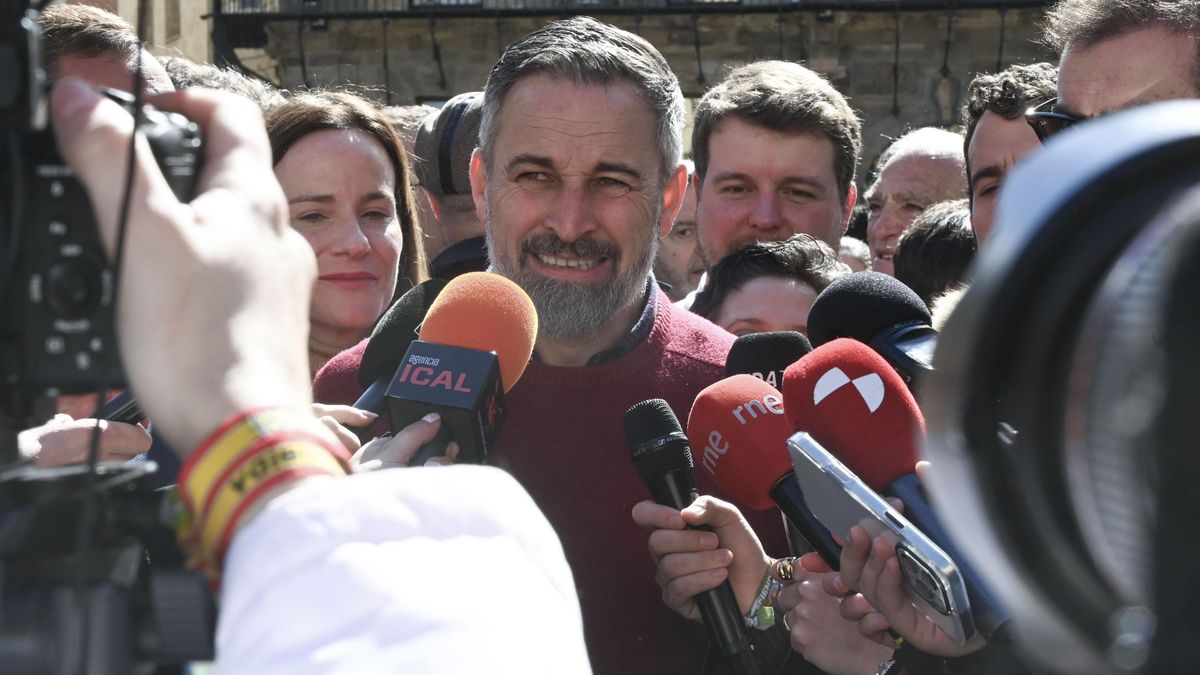 Abascal califica de "crimen" abrir las puertas de los hospitales a los inmigrantes