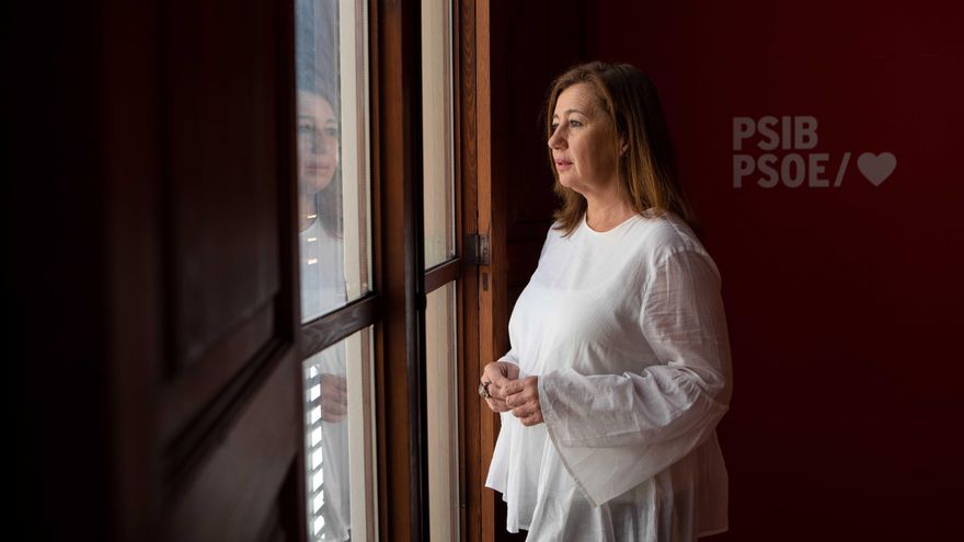 La presidenta del Govern posa tras la entrevista con elDiario.es. 