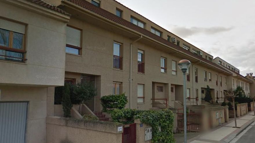 Una mujer y un niño, trasladados al hospital tras inhalar humo en un incendio
