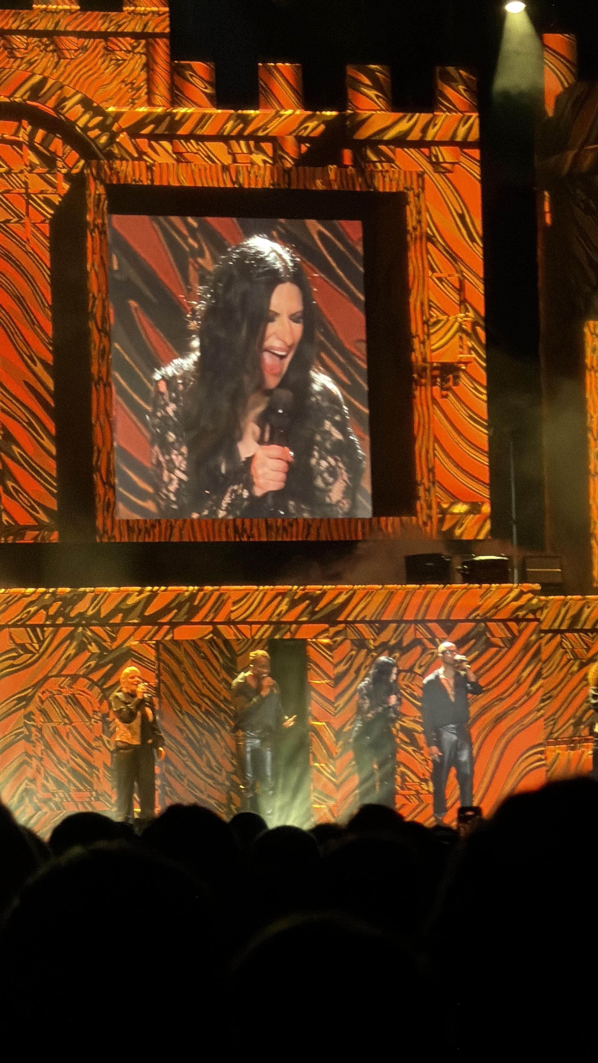 Pausini, con parte de su banda.