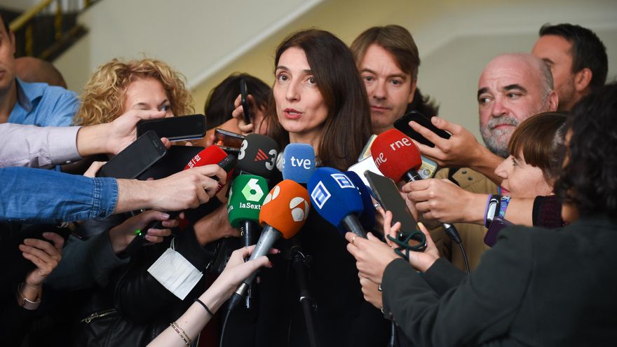 Archivo - La ministra de Justicia, Pilar Llop, ofrece declaraciones a los medios de comunicación.