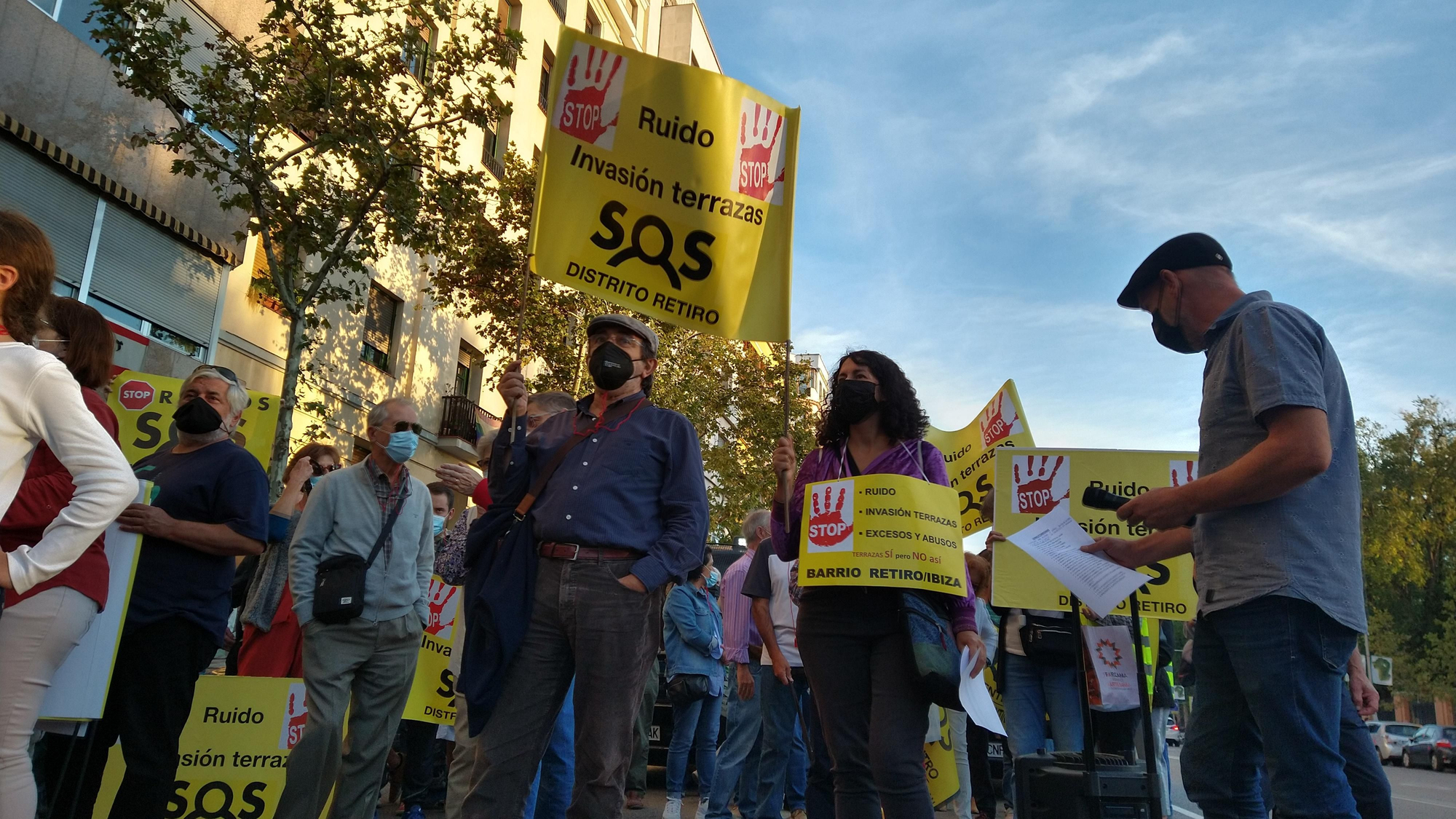 Manifestación contra las terrazas Covid en Retiro