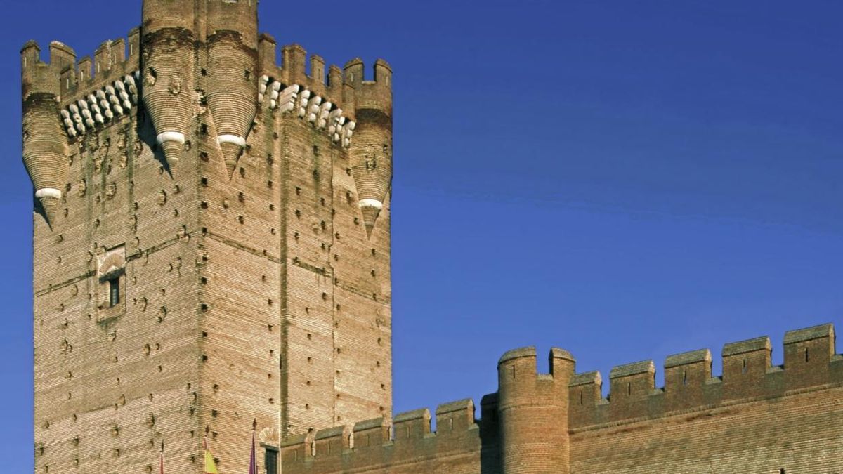 Para alcanzar la parte más alta de su torre y disfrutar de las vistas hay que subir cerca de 160 escalones