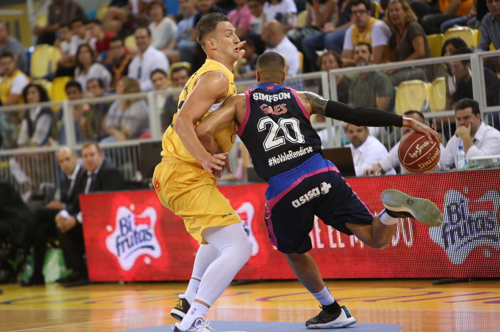 Imágenes del partido entre el Herbalife Gran Canaria y el Movistar Estudiantes. (Alejandro Ramos).