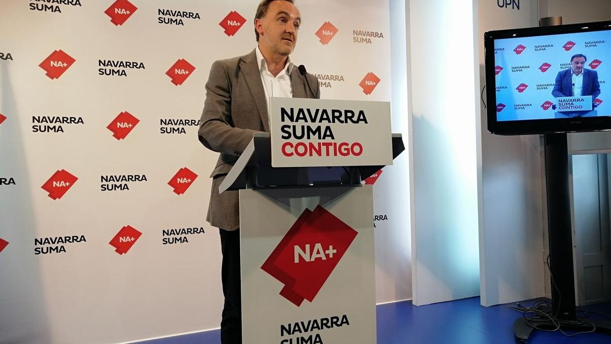 Esparza dice que el PSOE pacta en Navarra "con escaños manchados de sangre"