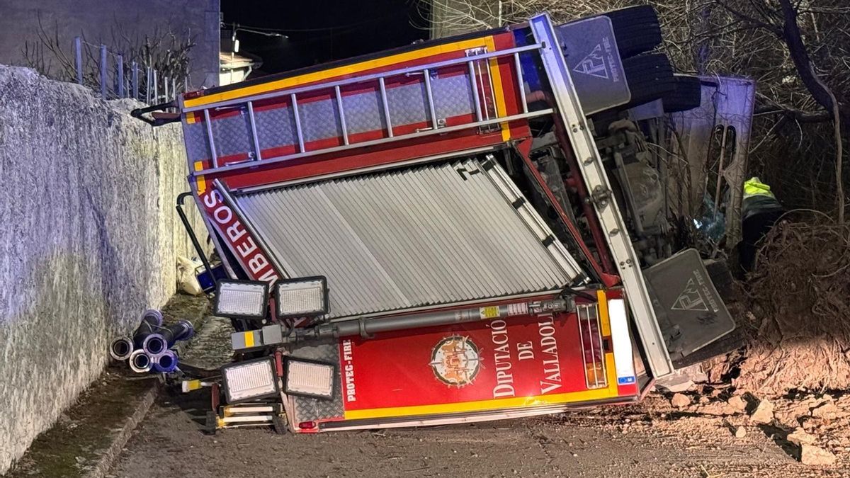 El camión de bomberos accidentado.
