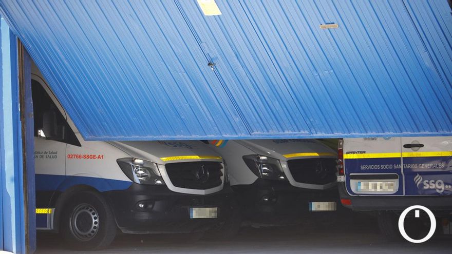 Denuncian que la nueva empresa de ambulancias en Córdoba no está contratando a los antiguos trabajadores