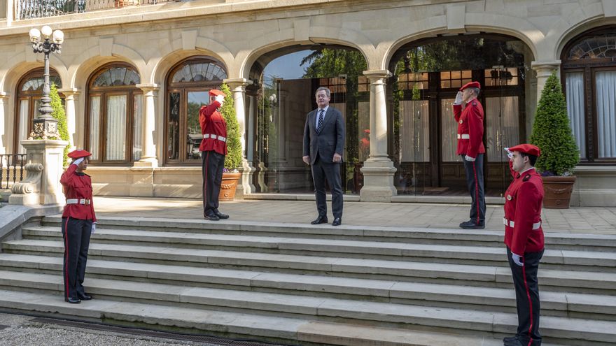 El nuevo consejero de Seguridad escribe una carta a la mujer herida en una carga de la Ertzaintza en el estadio de Anoeta