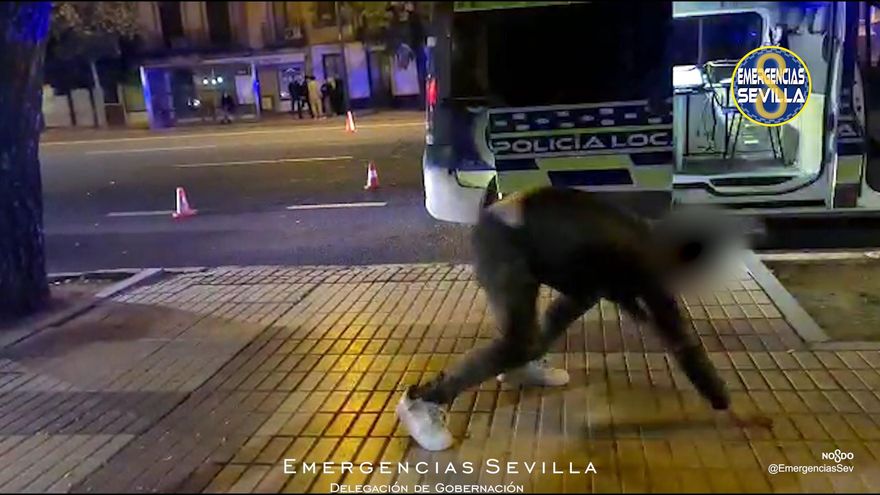 Intenta bajar el nivel de alcoholemia dando saltos de capoeira delante de la Policía