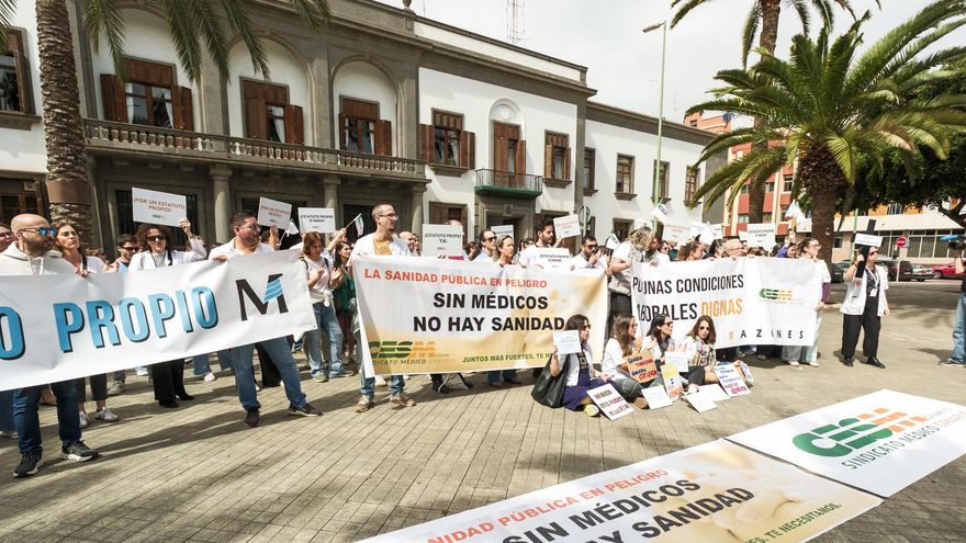Los médicos canarios exigen en una nueva protesta un estatuto propio al Ministerio de Sanidad