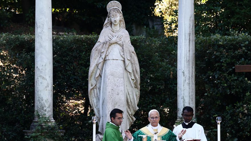 Los 'fantasmas' de Francisco se le aparecen al papa León XIV al llegar por primera vez a Castel Gandolfo