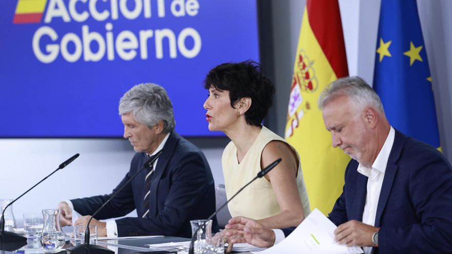 Los ministros Fernando Grande-Marlaska, Elma Saiz y Ángel Víctor Torres tras el Consejo de Ministros de este martes.
