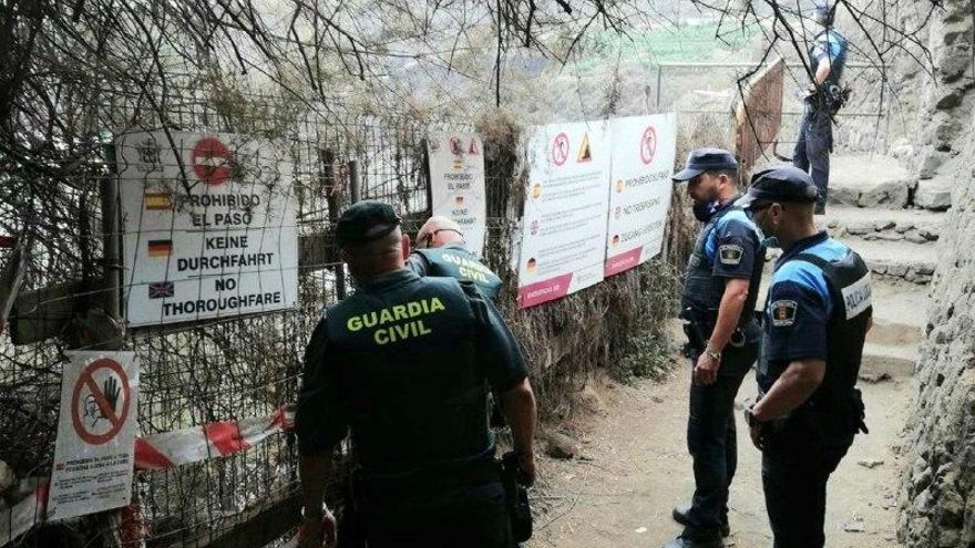 Los accesos a la playa de Los Patos están cerrados por peligro de desprendimientos