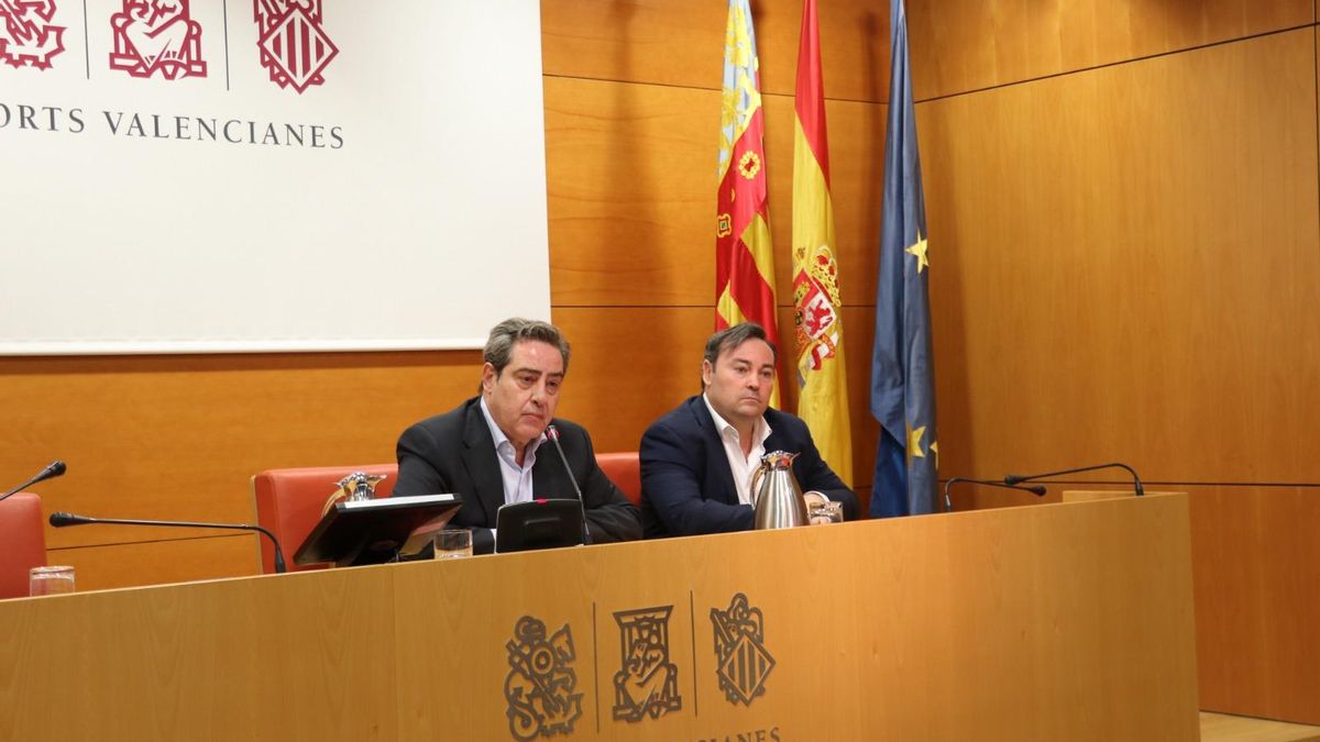 El portavoz de Vox en las Corts Valencianes, José María Llanos, este lunes en rueda de prensa.