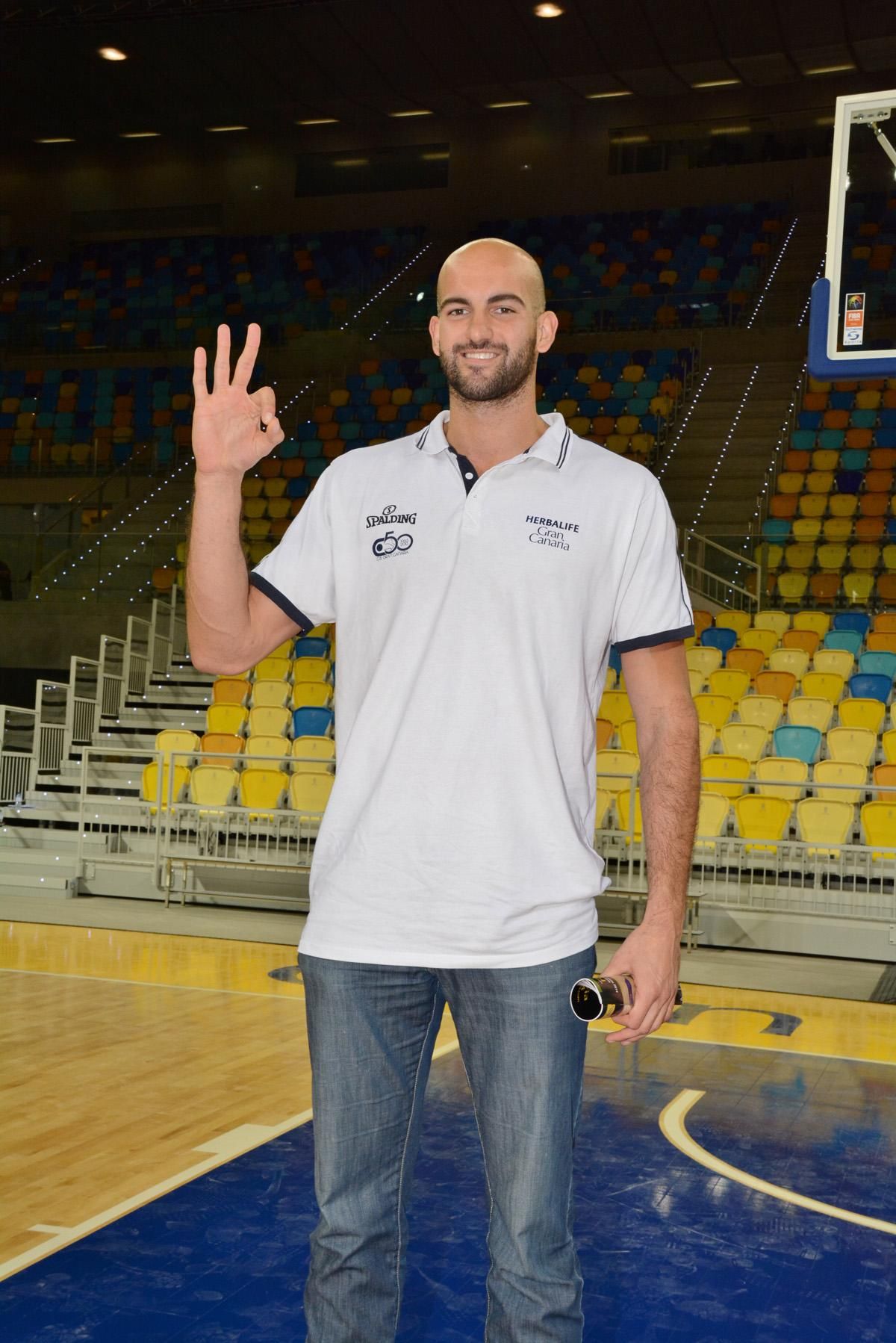 Xavi Rey, pívot internacional español del Herbalife Gran Canaria, en la inauguración del Gran Canaria Arena. ACFI PRESS