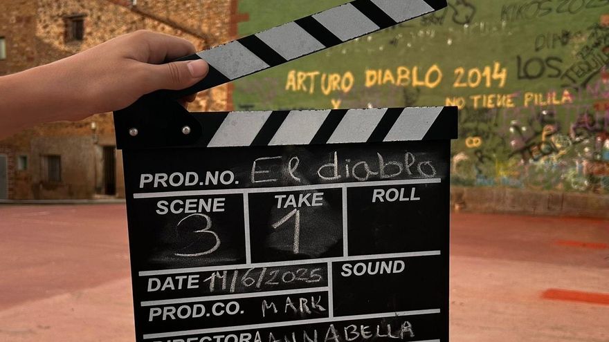 La periodista valenciana que ha vuelto a sus raíces en Guadalajara para recuperar la memoria de ‘El Diablo’