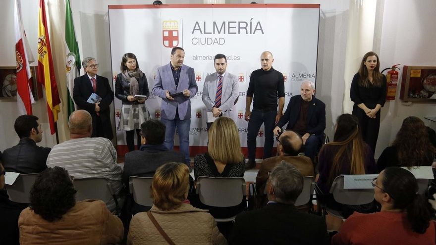 Acto de presentación del 40 aniversario de Verdiblanca en el ayuntamiento de Almería