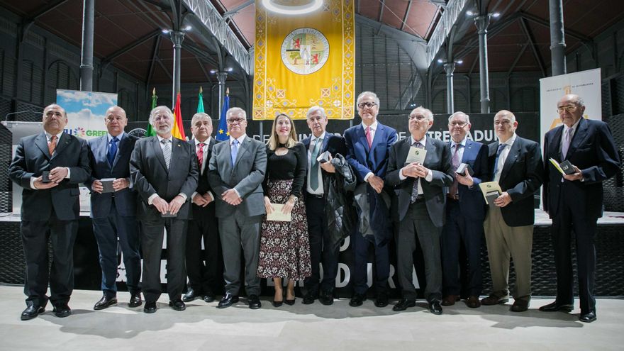 La UEx celebra sus 50 años sentando las bases para otro medio siglo