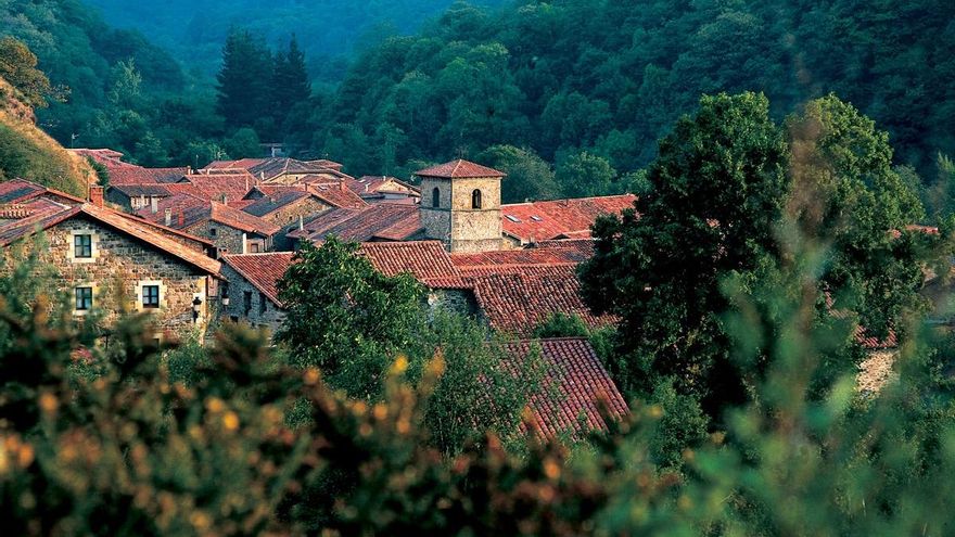 Archivo - El PRC propone que Bárcena Mayor concurra al Premio Pueblo de Cantabria 2021