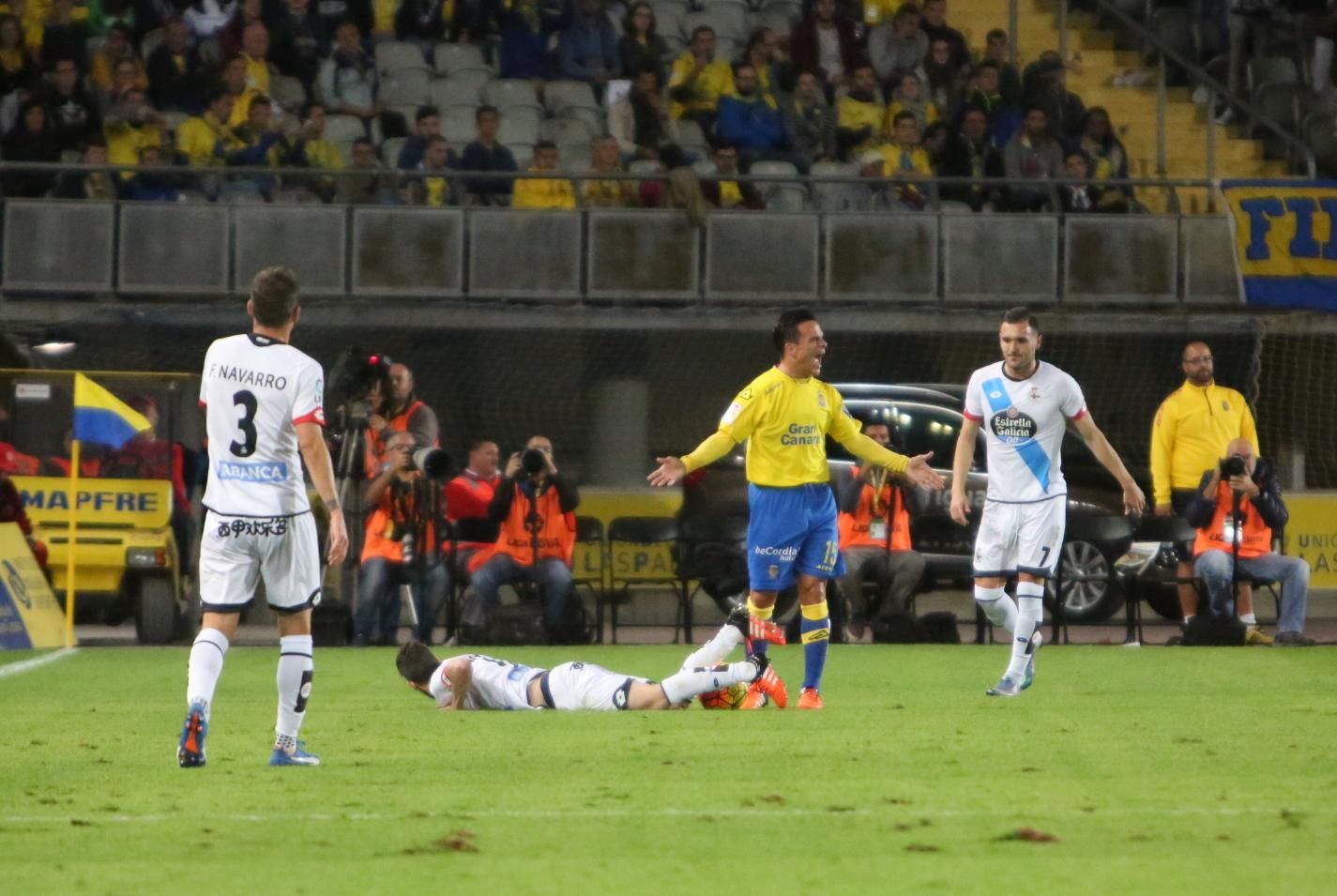 Encuentro entre la UD Las Palmas y el Deportivo de La Coruña en el Estadio de Gran Canaria. Alejandro Ramos.