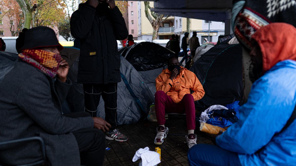 Campamento que montaron los desalojados del B9
