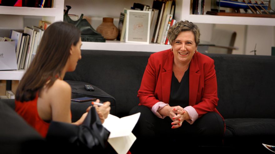 La consellera d’Educació, Raquel Tamarit, en el seu despatx. 