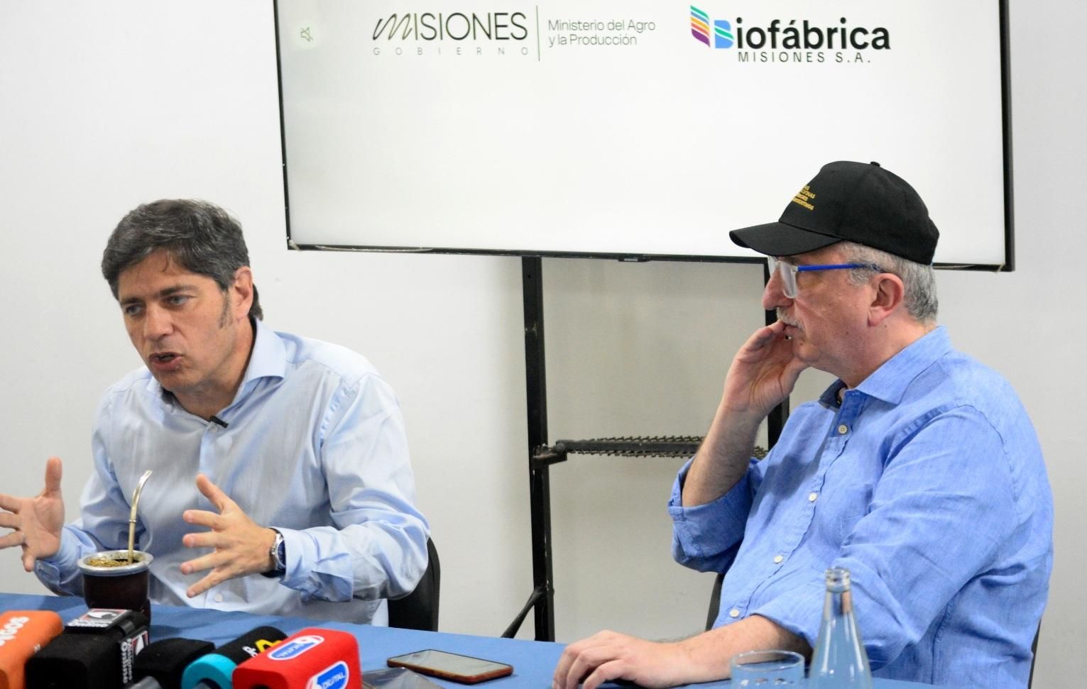 Axel Kicillof y Hugo Passalacqua en conferencia de prensa.