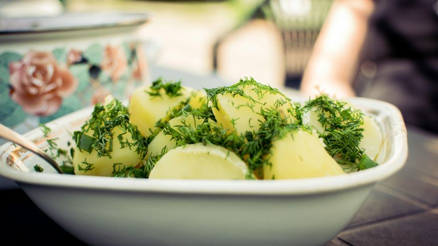 Tres recetas de ensaladas de patata fáciles y deliciosas para combatir el calor
