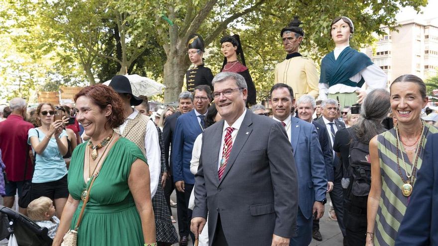 Aburto alude a la "defensa del comercio local" para justificar el desmantelamiento de puestos de manteros en Bilbao
