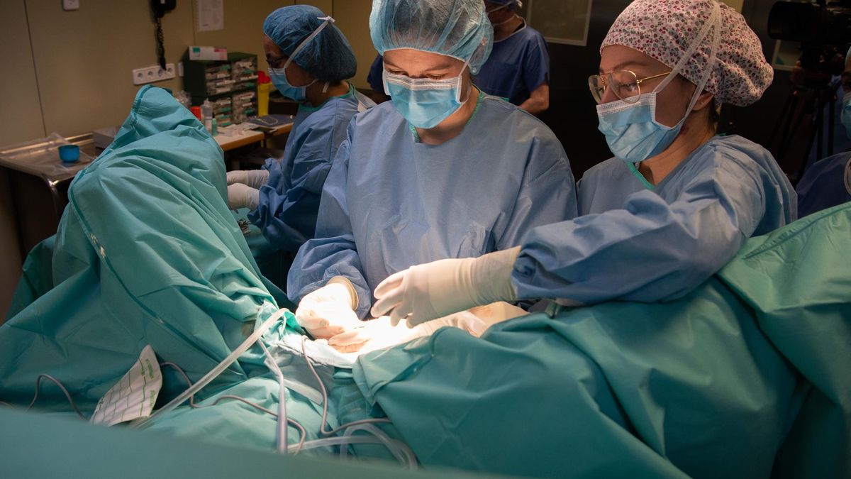Intervención de reconstrucción genital femenina en el Hospital Clínic de Barcelona