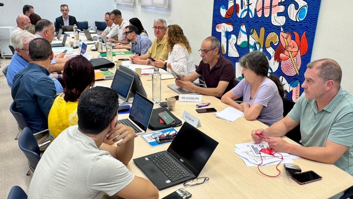 Educación y los sindicatos y las patronales de la concertada acuerdan implantar la jubilación parcial a la totalidad del profesorado