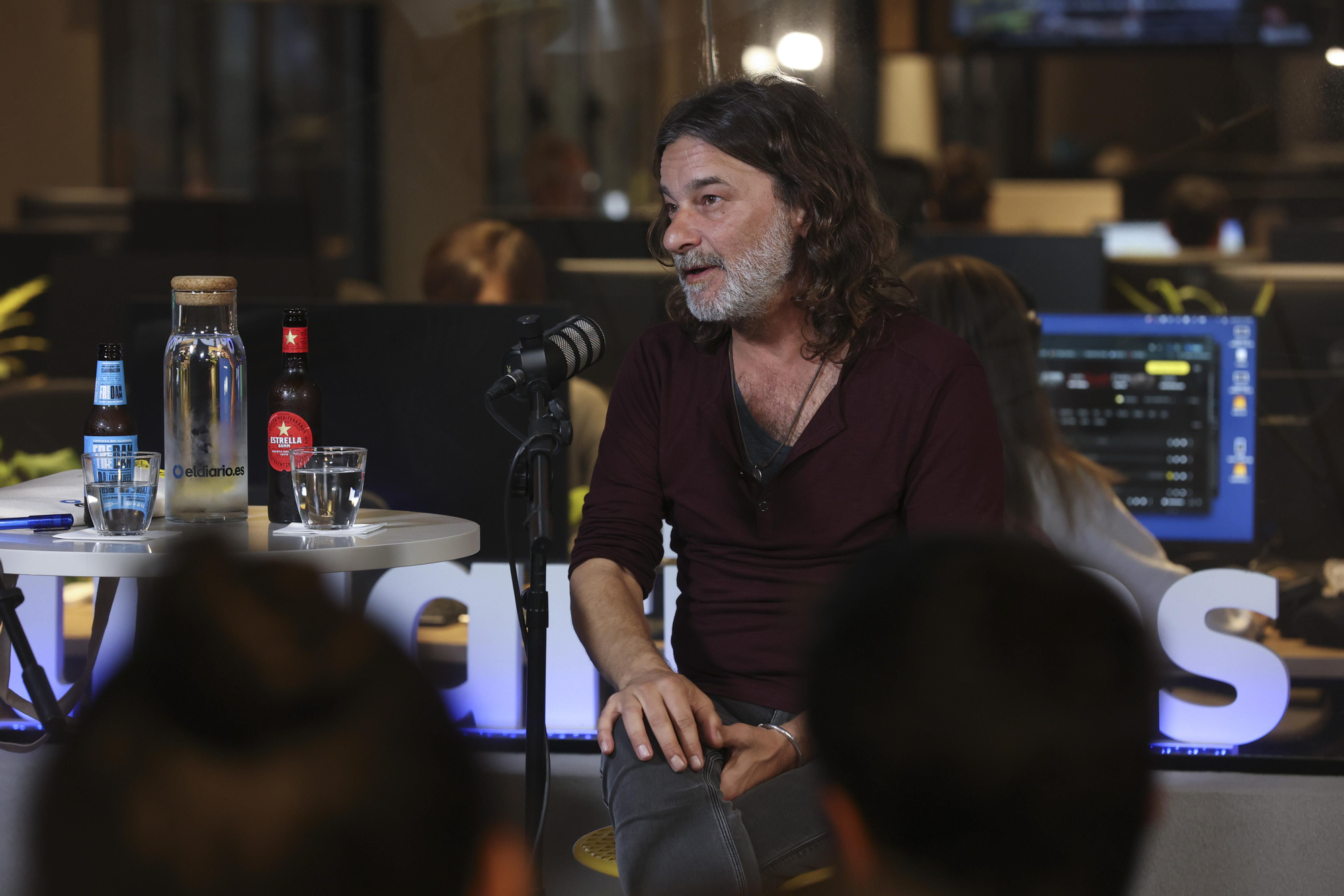 Quique González en la redacción de elDiario.es