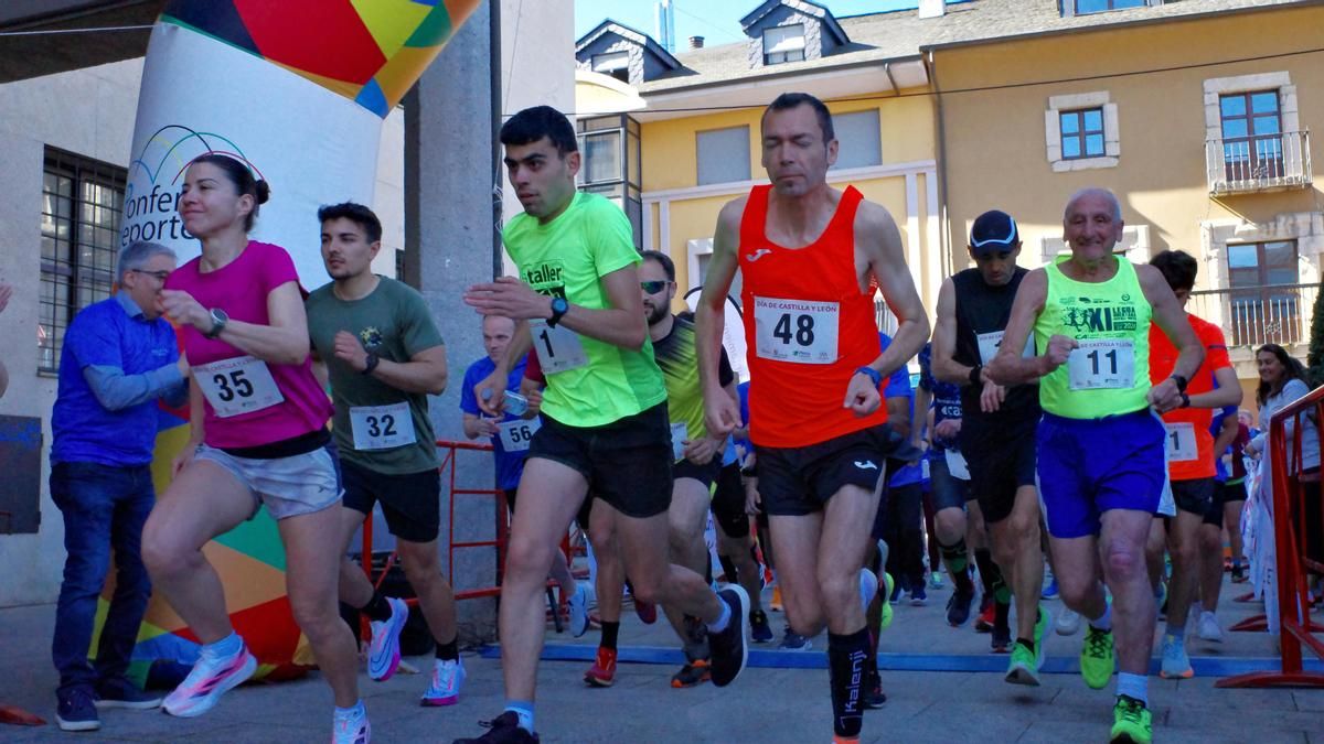 Carrera y marcha inclusivas por el Día de Castilla y León en Ponferrada. 