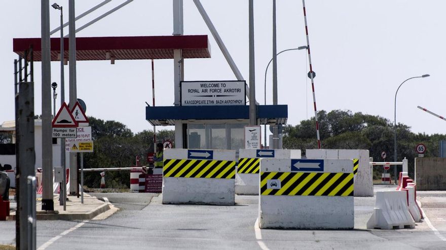 Entrada a la base de las Fuerzas Aéreas Británicas en la base de Akrotiri, cerca de Limasol (Chipre)