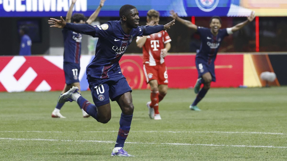 Ousmane Dembele del PSG celebra tras anotar un gol en el Mundial de Clubes