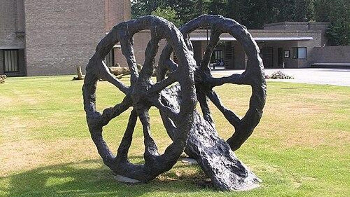 Campaña bélica, escultura para un cementerio de los Países Bajos, Armando, 1989