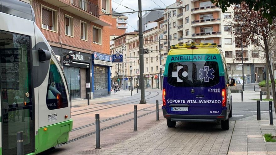 Una ambulancia, este miércoles en Vitoria