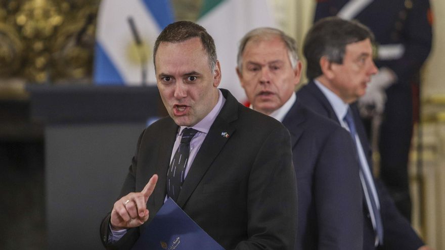 El Gobierno considera que viajar a Venezuela "es irracional" porque "impera una dictadura"