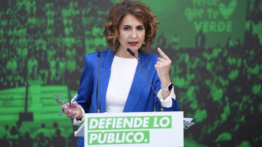 La secretaria general del PSOE-A y candidata a la Presidencia de la Junta, María Jesús Montero, este martes en Sevilla en rueda de prensa en la sede socialista.