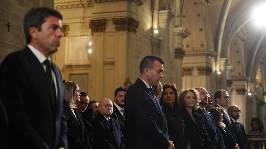 El presidente de la Generalitat valenciana, Carlos Mazón, durante la misa funeral por los fallecidos por la DANA, en la Catedral de Valencia, a 9 de diciembre de 2024.