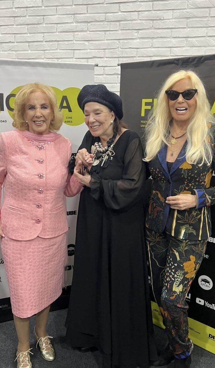 Mirtha Legrand y Susana Giménez acompañaron a Graciela Borges durante la entrega del el doctorado Honoris Causa durante el FIC-UBA.