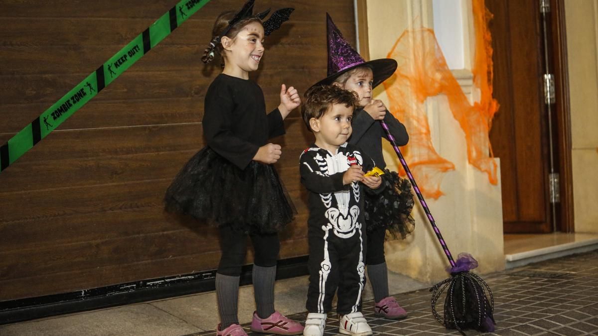 La calle López de Alba celebra su Halloween