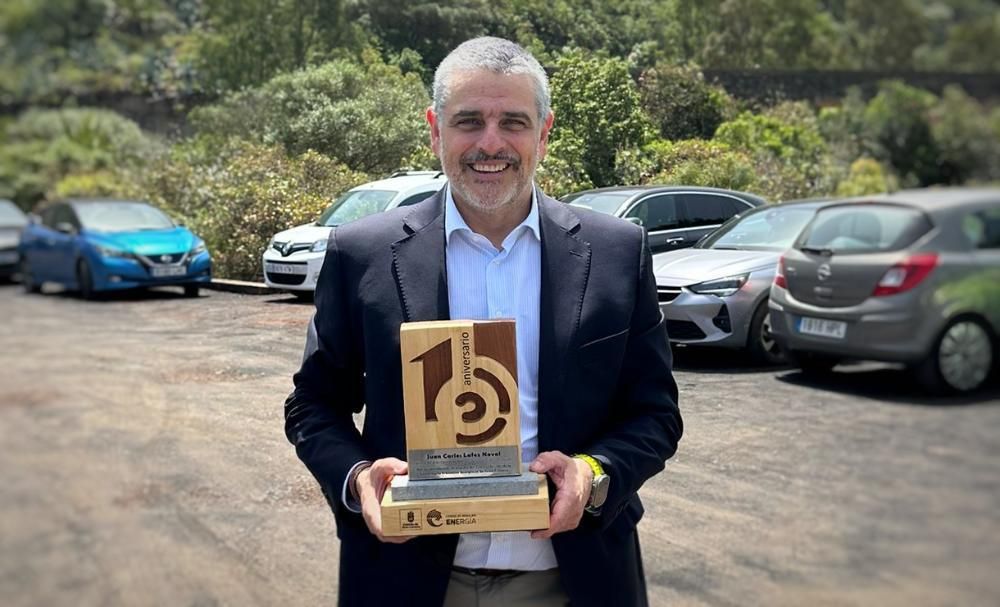 Carlos Lafoz, director de Distribución de Endesa en Canarias, reconocido por el Cabildo de Gran Canaria en el 10º aniversario del Consejo Insular de la Energía.