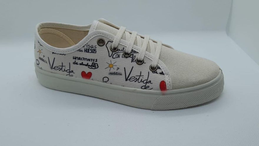 En la imagen, el zapato solidario.