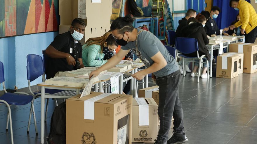 Escándalo en Colombia por el escrutinio a dos meses de las elecciones presidenciales